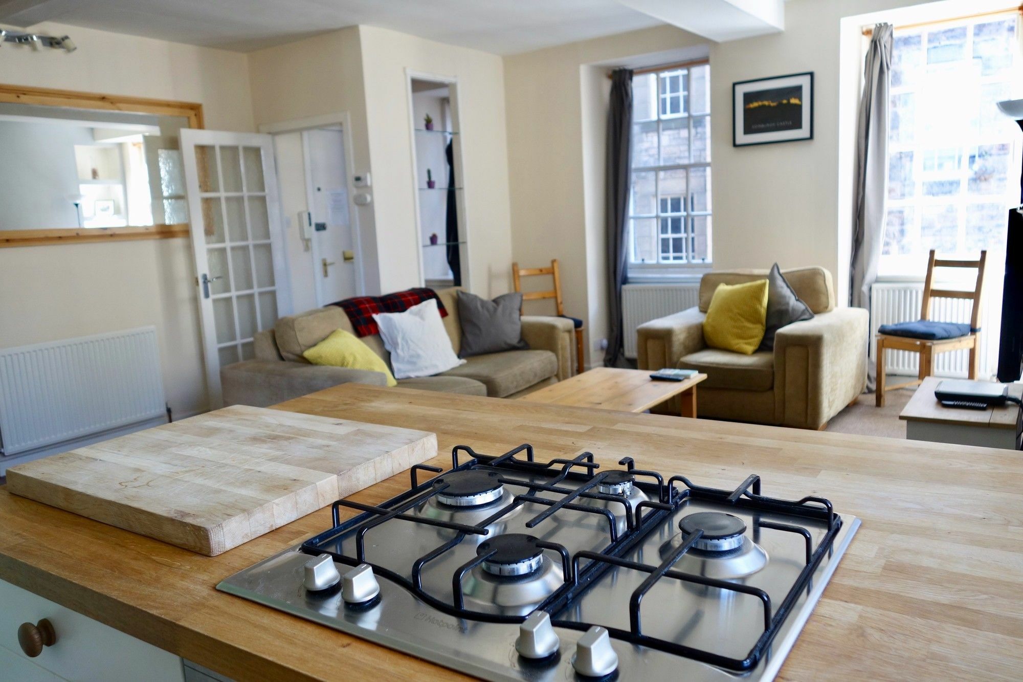 Apartment 1 Bedroom Near Castle Sleeps 2