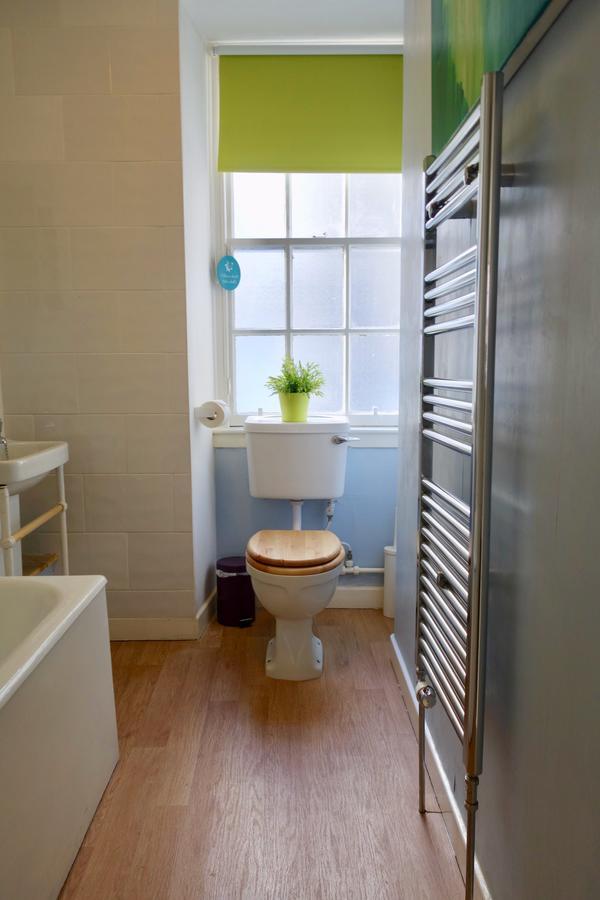 1 Bedroom Near Castle Sleeps 2 Appartement Edinburgh